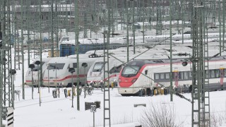 Един човек е загинал и няколко са ранени при сблъсък