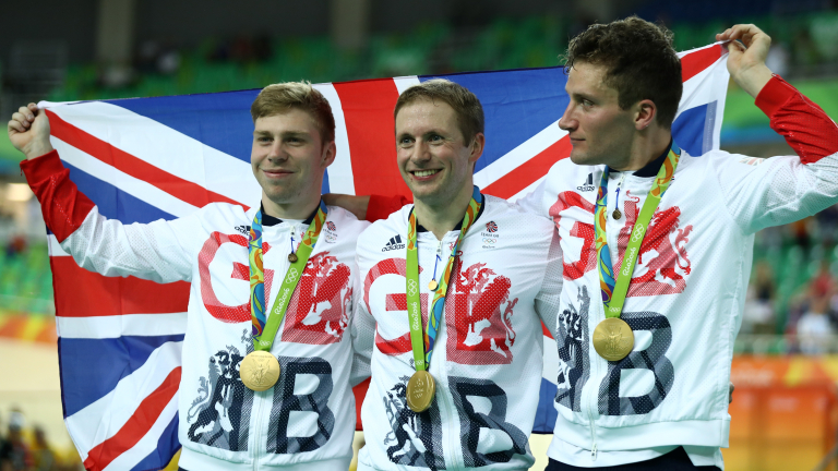 Великобритания триумфира в отборния спринт на колоездене на писта