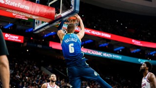 Дори без голямата си звезда Лука Дончич Далас продължава с