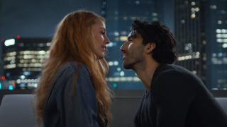 Никога повече е по кината вече от седмица и бележи