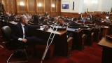 От утре маските падат, но депутати алармират за опасни "законови прецеденти"