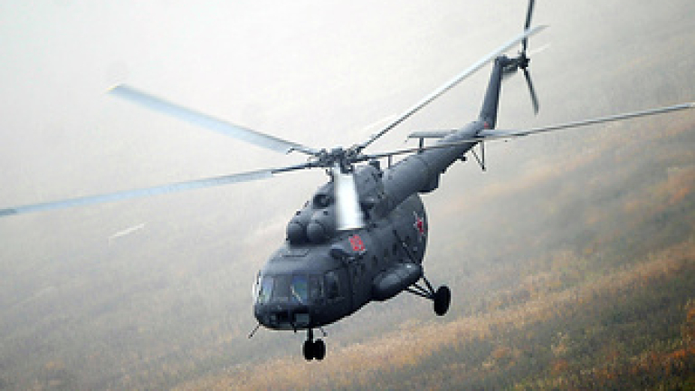 Хеликоптер с 18 души падна в Русия след удар с друг вертолет