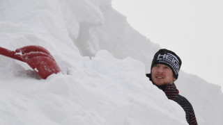 Тежка зимна обстановка в Европа Стотици хора са блокирани в региони