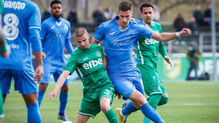 Халфът на Левски Андриан Краев бе сериозно наритан по време