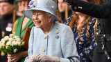  Кралица Елизабет, принц Едуард, идването им в Единбург за седмица на короната в Шотландия 