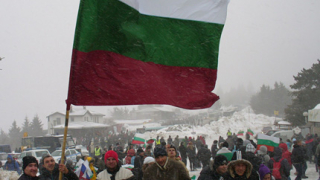 Огромно задръстване по пътя към Шипка