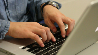 Около 100 хиляди IT специалисти са напуснали Русия от началото на