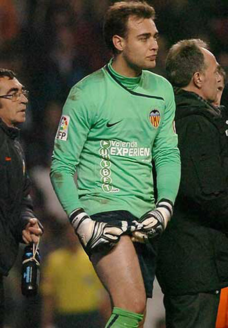 Вратарят на Валенсия аут за месец
