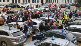 Протестите на автоинструкторите остават в досието на Росен Желязков