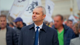 Костадинов благодари на избирателите, чака окончателните резултати