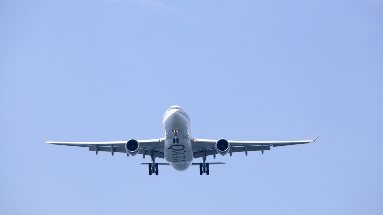 Извънредно кацане на пътнически самолет на Qatar Airways в Истанбул
