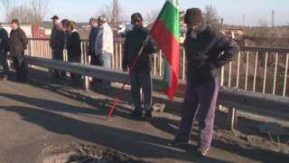 Земеделци от Ботевградско протестират заради пропуск в проекта за път Е-79