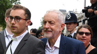 Лидерът на британската опозиция Джереми Корбин ще подкрепи промени в