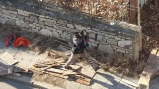 Крадци разграбват сградата на белодробната болница в Сливен информира bTV