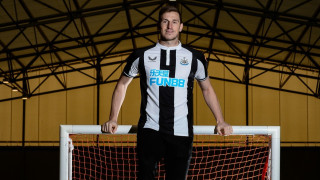 Нюкасъл привлече нападателя Крис Ууд Свраките закупиха играча от Бърнли