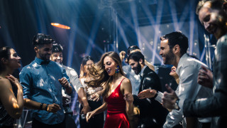 Когато ни пуснат Funkytown на Lipps Inc на сватба сякаш без