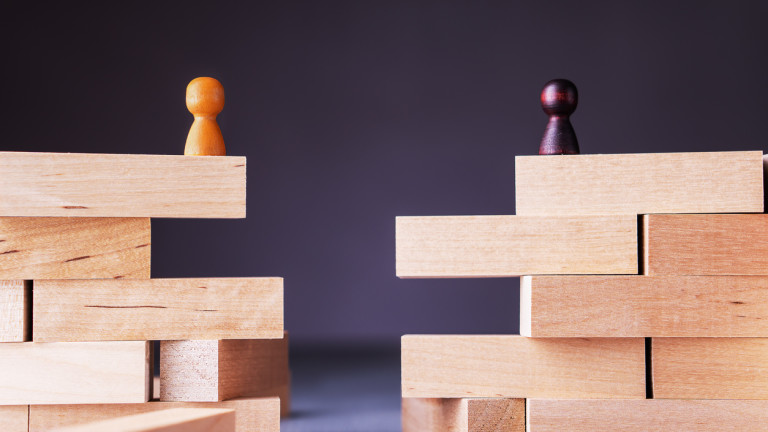 "Медиана": ПП/ДБ търпят щети, набира опозицията "Възраждане" и ИТН