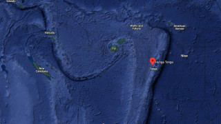 Вълни цунами причинени от гигантско подводно вулканично изригване удариха тихоокеанската