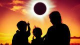 Пълно слънчево затъмнение 2024 и кадри от небесното събитие