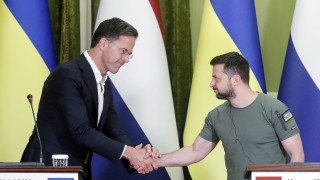 Нидерландският премиер Марк Рюте обеща на Украйна тежки оръжия и помощ