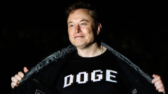 Мъск се оттегля от ролята си в правителството след тежък срив в приходите на Tesla