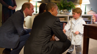 Халатът, с който принц Джордж посрещна Барак Обама, вече е разпродаден