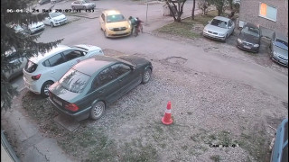 Таксиджия блъснал майка и дете в София и избягал
