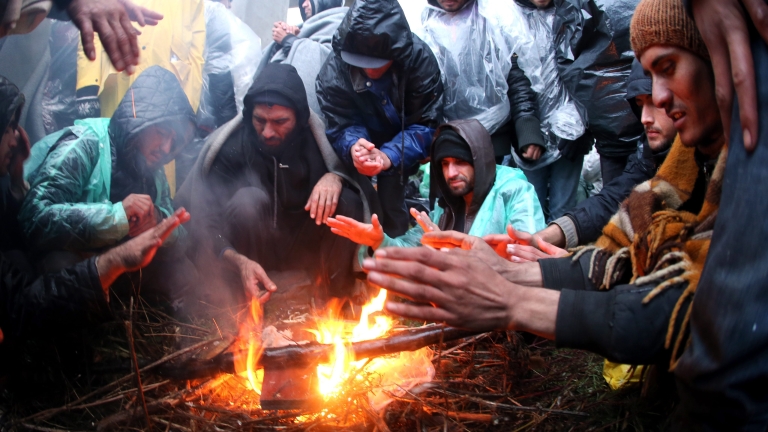 Убеждават мигрантите в Белград да отидат в центровете 