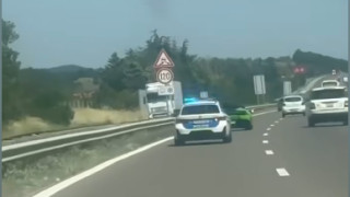 Луксозна спортна кола беше придружена от полицейски ескорт по АМ