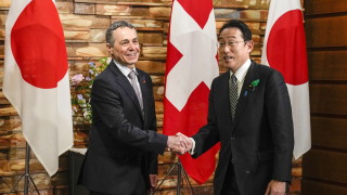 Япония и Швейцария се договориха да запазят натиска върху Москва