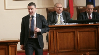 Къде са парите, пита БСП финансовия министър