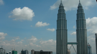 В Камбоджа строят най-високите кули близнаци в света