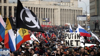 Хиляди протестираха в Москва и в други два града след