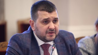Министърът на вътрешните работи Даниел Митов се държа арогантно и