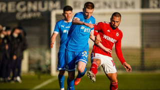 Развой на срещата по минути 34 00 Бусато спасява коварен изстрел от