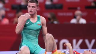 Борците ни завършиха с 3 медала в първите финали на