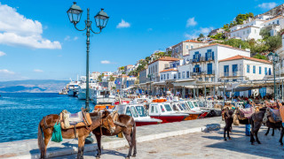 Гръцкият остров, на който автомобилите са забранени и времето е спряло