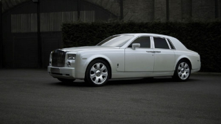 Перлено бял Rolls Royce Phantom