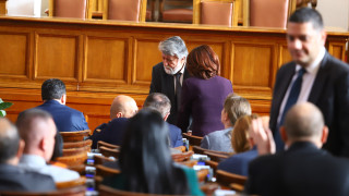 След като два поредни дни безпрецедентно в демократичната история на