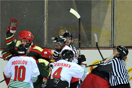 България разгроми Нова Зеландия на хокей