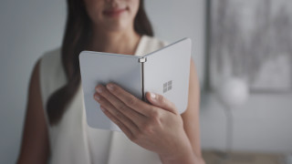 Първият Android телефон на Microsoft Surface Duo излиза официално