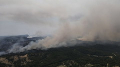 Продължава пожарът в национален парк в Северна Гърция