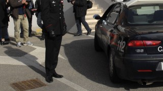 Мъж с психични проблеми взе 21 заложници в Италия 