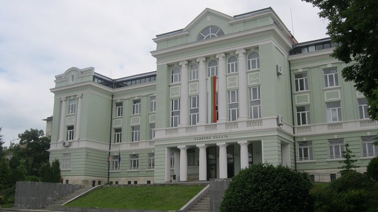 Прокуратурата атакува в съда общинска наредба за паркирането в Шумен