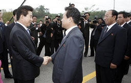 Започнаха официалните разговори между лидерите на Северна и Южна Корея 