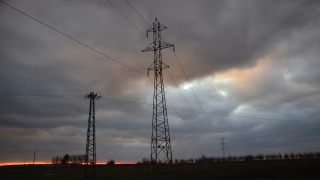 Замръзнал далекопровод остави на тъмно и студено три села в Русенско