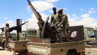 Съперничещи си военни сили от източната и западната част на