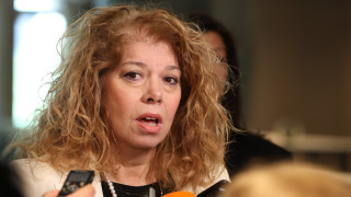 Вицепрезидентът Илияна Йотова гласува с машина Моята надежда е че