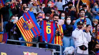 Феновете на Барселона скандираха обиди към ПСЖ по време на