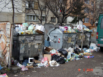 Чистят боклука до края на деня, обеща Борисов 